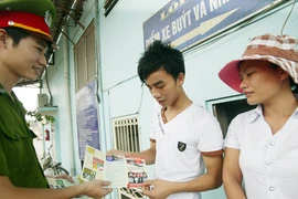 Huy động sức mạnh toàn dân tham gia phòng, chống HIV/AIDS