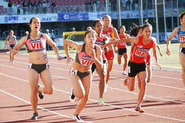 Chơi vơi giữa “ao làng”