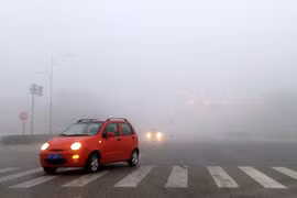 Bắc Kinh phong tỏa nhiều tuyến đường vì sương mù