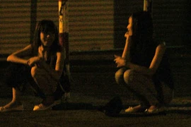 Sập bẫy cave trải chiếu, lộ mặt cao thủ lột đồ của nhóm ma cô