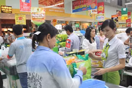 Sức mua yếu, dự trữ hàng Tết vẫn tăng