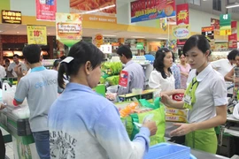 Sức mua yếu, dự trữ hàng Tết vẫn tăng