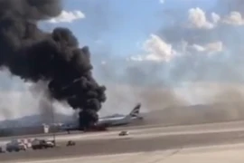 Máy bay Boeing 777 của Anh bốc cháy dữ dội tại Las Vegas