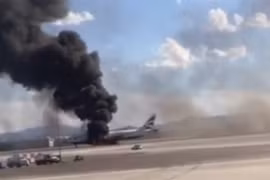 Máy bay Boeing 777 của Anh bốc cháy dữ dội tại Las Vegas