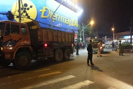 Xe ben va chạm với xe máy, bé trai 3 tuổi tử vong