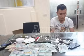 Cảnh sát hình sự Hà Nội phá sới bạc "khủng" hơn nửa tỷ đồng