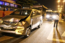 5 ô tô tông nhau liên hoàn, quốc lộ 1A kẹt cứng 2 giờ