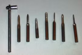 Hai thanh niên đang rình trộm cắp xe máy thì bị bắt