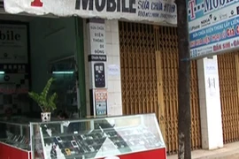 Hàng loạt của hàng sập bẫy đối tượng lừa đảo điện thoại iPhone