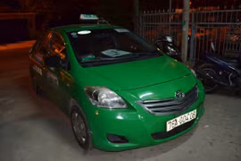 CSGT kịp thời ngăn chặn đối tượng say xỉn, lấy xe taxi bỏ chạy trong đêm