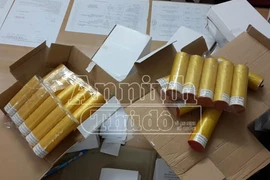 Bắt giữ hơn 2.000 quả pháo hoa kích điện đi “xe ôm”