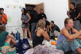 Chìm tàu du lịch ở Indonesia khiến 15 người mất tích