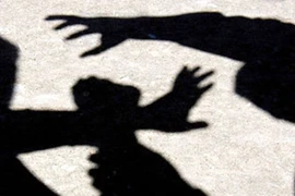 Dã man chồng dùng xà beng đánh chết vợ