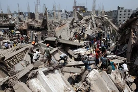 Đã có 620 người chết trong tai nạn sập tòa nhà 8 tầng