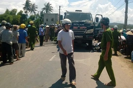 Xe chở cát tông 2 người thiệt mạng