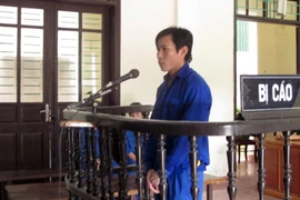 "Ma men dẫn lối", xách dao chạy khắp làng, đâm chém người