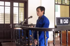"Ma men dẫn lối", xách dao chạy khắp làng, đâm chém người
