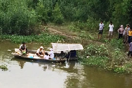 Bị cấm lấy người bị nghiện, một cô gái nhảy cầu tự tử