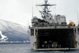 Tàu USS Tortuga của Hải quân Mỹ "đổ bộ" tới Indonesia