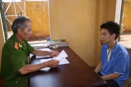 "Lột mặt nạ" gã thợ hồ chăm chỉ