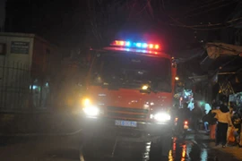 Hà Nội: Cháy nhà 4 tầng, một Cảnh sát bị ngạt khí