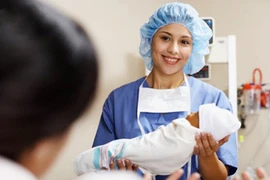 Vận động viên điền kinh mang thai đến ngày sinh mà không biết