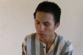 Khởi tố, tạm gian nguyên cán bộ địa chính xã lừa đảo 