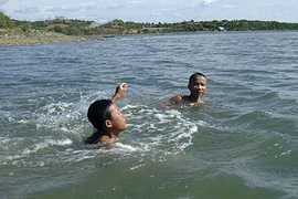 Rủ nhau đi tắm biển, 2 học sinh đuối nước thương tâm tại Cửa Lò