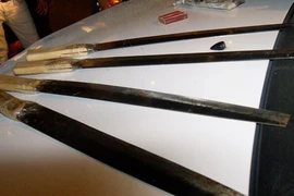 Bị đuổi việc và dọa đánh, vác dao đi trả thù!?