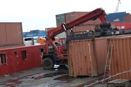 Một lao động bị container đè chết