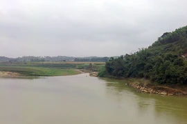 Nữ sinh cấp 2 lội sông tự tử lúc sáng sớm