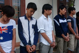 Hai băng hỗn chiến, đánh chết người đi ăn khuya