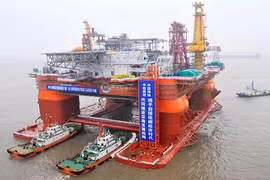 Giữa lúc căng thẳng với Trung Quốc, Mỹ đề nghị tăng cường tàu chiến tới Việt Nam 