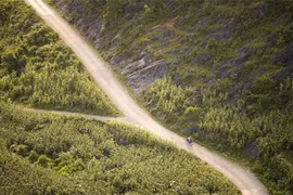 Hoà mình giữa thiên nhiên đá núi