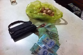 Bắt nữ quái chuyên đóng kịch lừa đảo các ông bà già