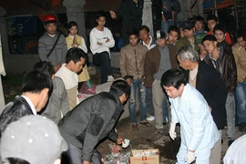 Tập văn nghệ, một thầy giáo bị điện giật chết 