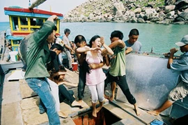 Khởi tố đối tượng lừa bán phụ nữ cho chị vợ để làm gái mại dâm