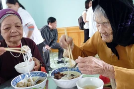 Ấm lòng những mảnh đời xế chiều