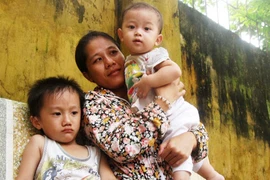 Cháu bé bị bỏ rơi tại bến xe Giáp Bát đã tìm được mẹ