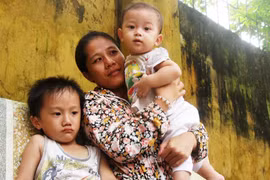 Cháu bé bị bỏ rơi tại bến xe Giáp Bát đã tìm được mẹ