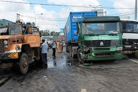 4 xe ô tô tông nhau kinh hoàng, 2 người thương vong