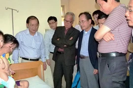 Bộ Y tế chỉ đạo đưa bé trai bị cắt nhầm bàng quang ra Hà Nội phẫu thuật