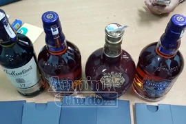 Hà Nôi: Bắt giữ hơn 400 chai rượu ngoại nhập lậu