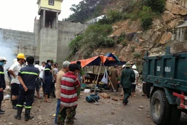  Khó tìm nạn nhân mắc kẹt trong đường hầm thủy điện