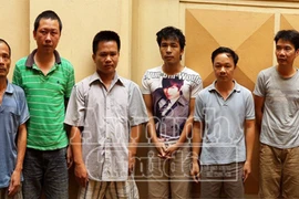 Hà Nội: Bắt quả tang 8 đối tượng đánh bài "3 cây" ăn tiền