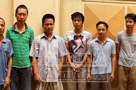 Hà Nội: Bắt quả tang 8 đối tượng đánh bài "3 cây" ăn tiền