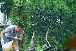 Xác định danh tính 2 lái xe “rút ruột” xăng dầu xe bồn