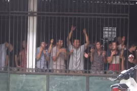 Đột kích trường gà, tạm giữ 94 con bạc