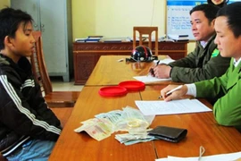 15 tuổi nghiện game, lấy trộm đô-la và vàng của hàng xóm