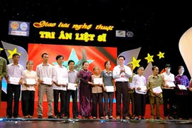 Đêm giao lưu nghệ thuật, tri ân liệt sĩ "Mẹ đã có cả nước non"
